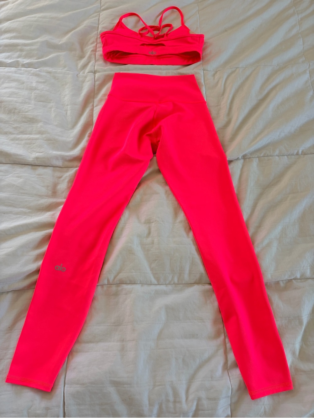 LIKE NEW ALO YOGA RARE NEON PINK AIRLIFT SET